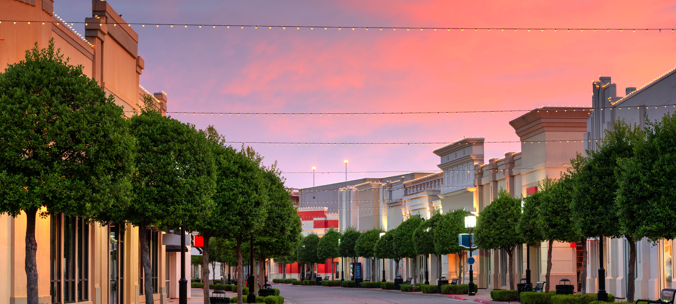 Street view of commercial buildings in Shreveport, Louisiana during sunset